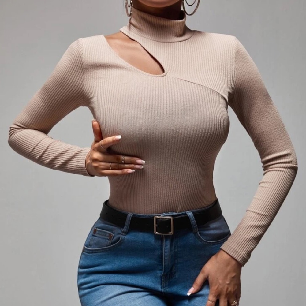 NWOT cut out turtle neck